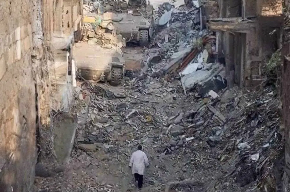 https://newyorkwarcrimes.com/media/pages/dr-safiya-dispatches/50898a725e-1739951842/safiya-tank.webp