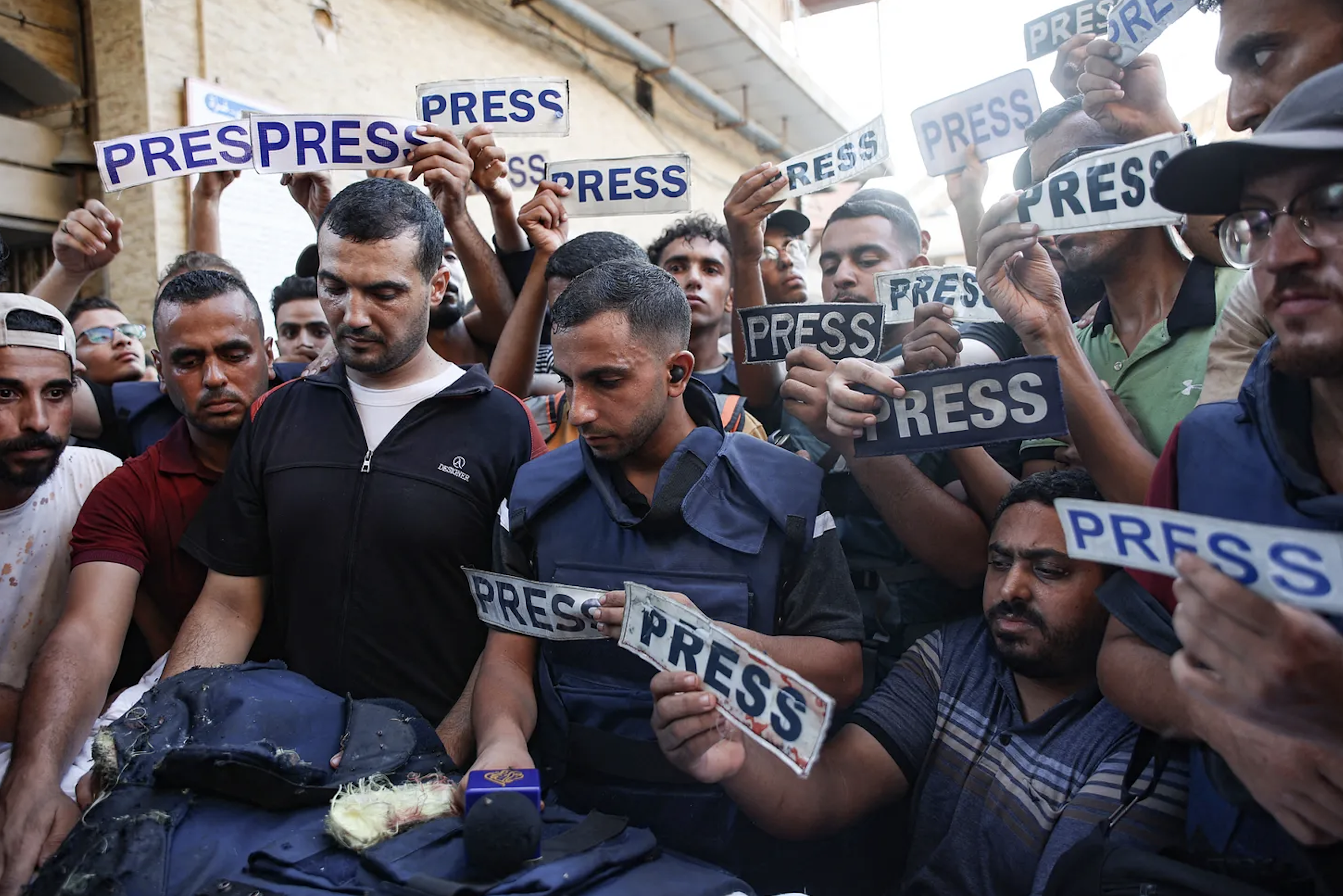 https://newyorkwarcrimes.com/media/pages/remebering-the-slain-palestinian-journalist-anas-al-sharif/a6534354e7-1784150627/p6_anas-in-crowd.png